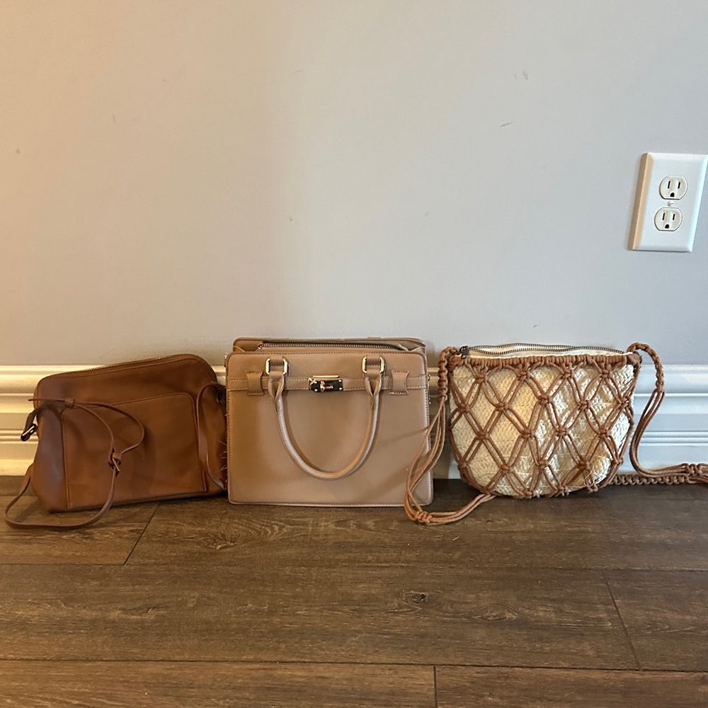Elegant Tan Leather Handbag